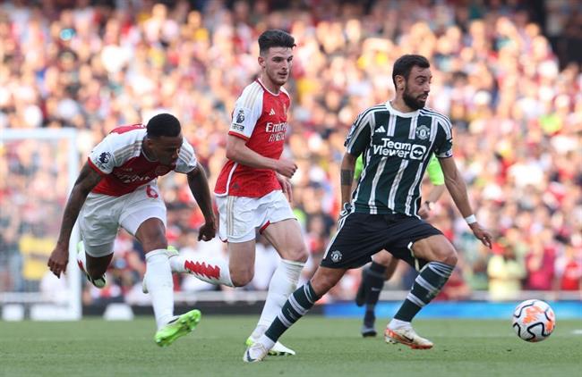 MU thở phào với Lisandro Martinez 